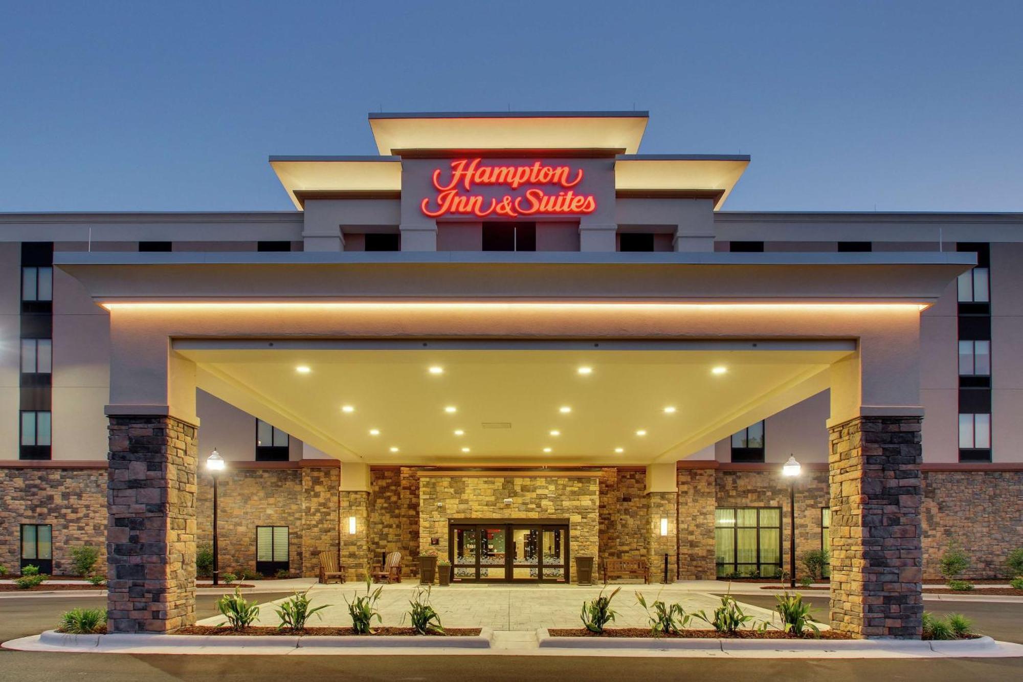 Hampton Inn & Suites By Hilton Southport Eksteriør billede
